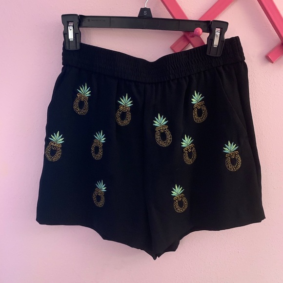 H&M Pants - 🎃H&M Bling Pineapple Black Shorts size 8 HM NWT